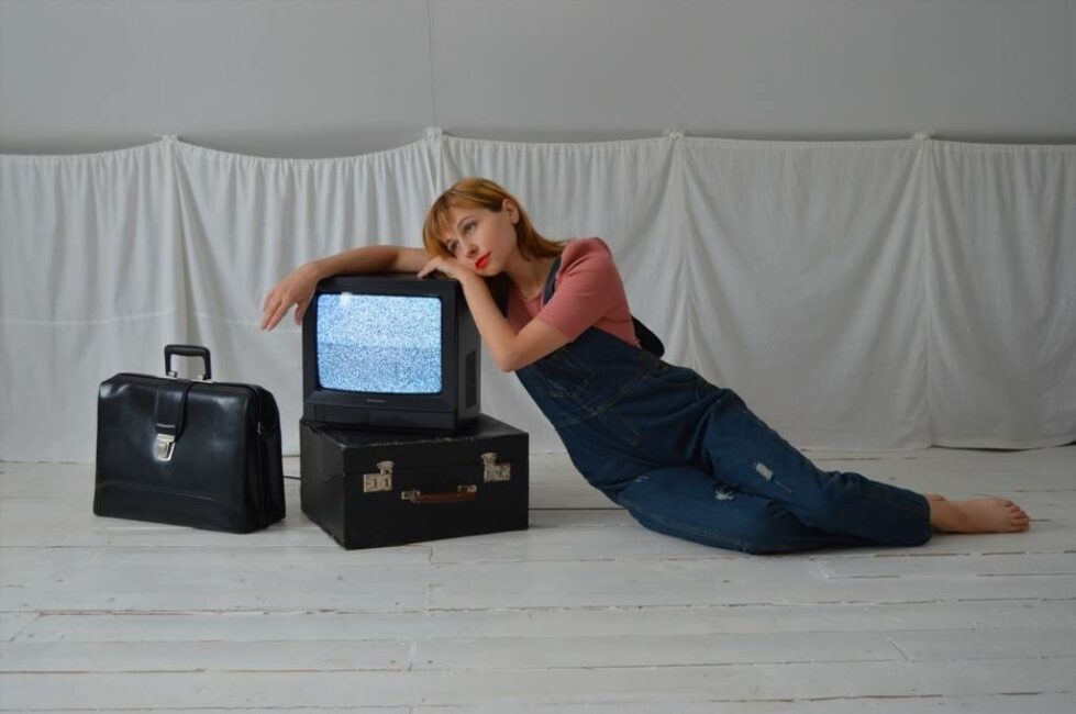 Jak rozpoznać usterkę pionowych pasów na telewizorze